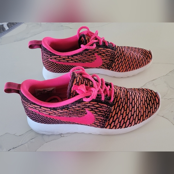 Nike Roshe One Flyknit Women's Running Shoes - US Size 7.5. - Used - Picture 4 of 5